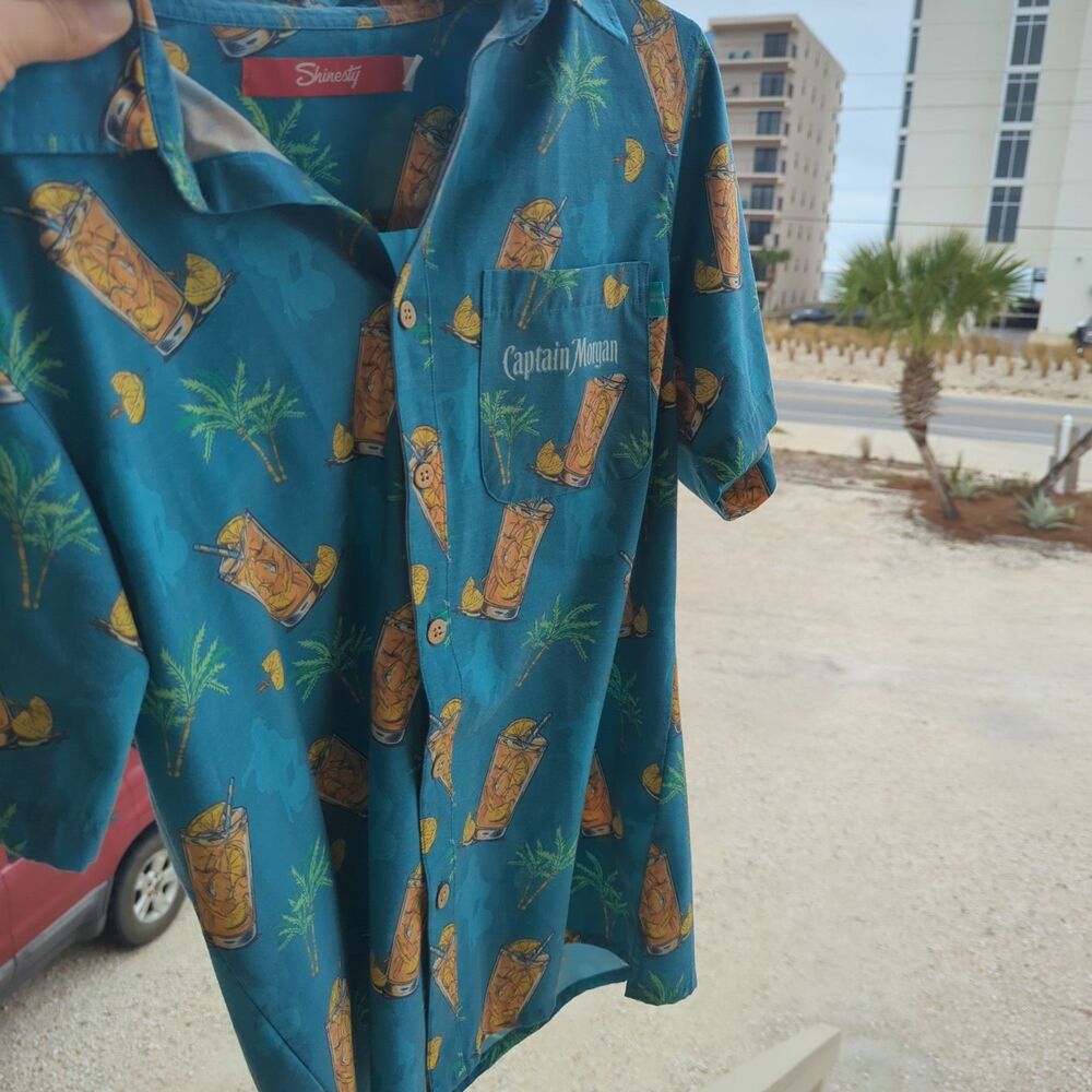 Novelty Captain Morgan Rum Hawaiian Button Down Short Sleeve Shirt Mens Small